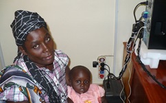 Mutter und Kind in Tunyai (Kenia)